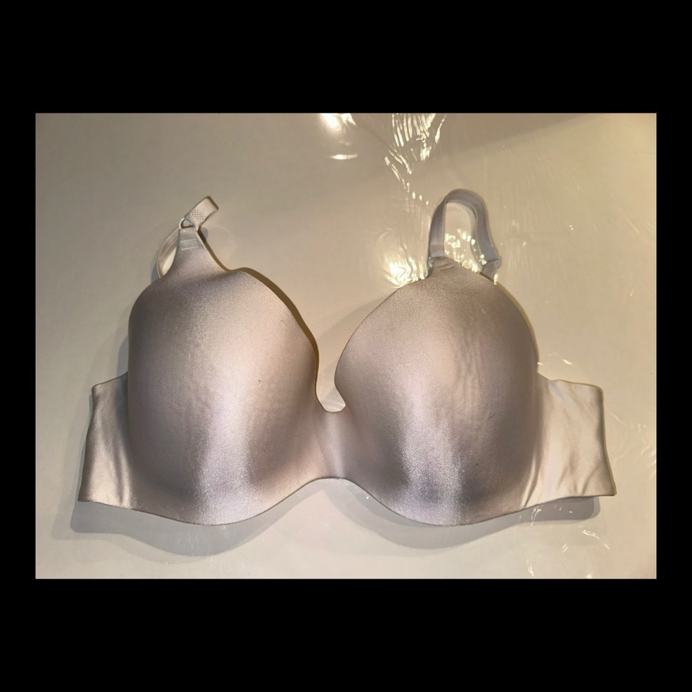 VICTORIA’S SECRET
40C
Body By Victoria
White
Smoke-free
Pet-free